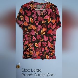 Butter-Soft Scrub top: Large/Black with Leaf pattern
